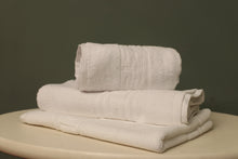 Load image into Gallery viewer, AT-120 White Hotel Towels
