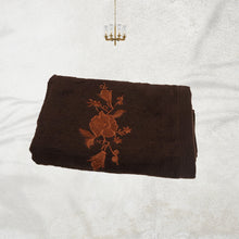 Load image into Gallery viewer, AT-85 Royal Motif Towel
